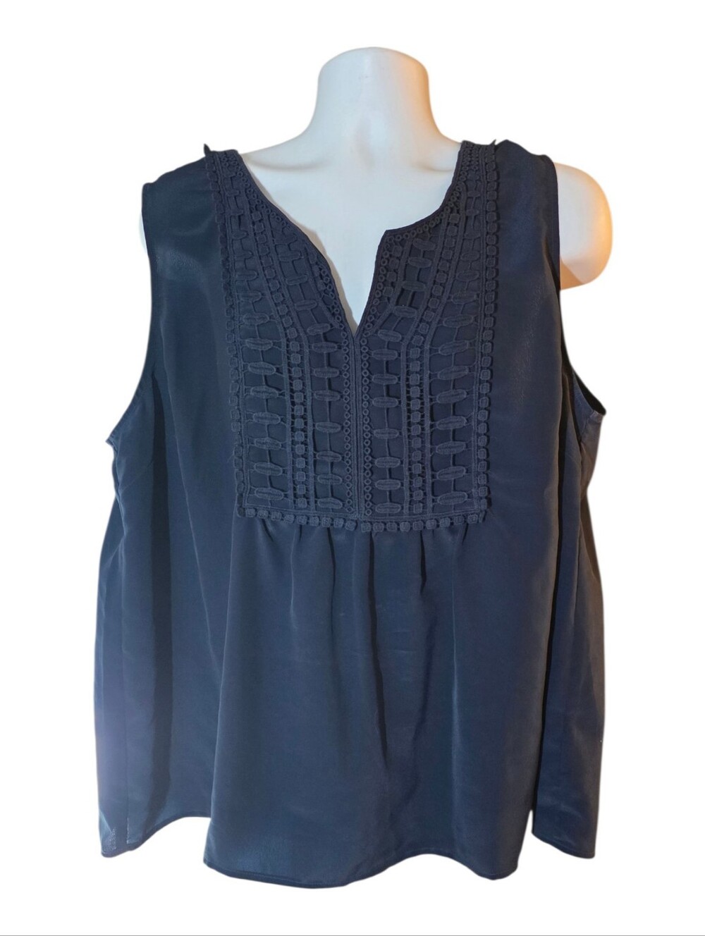 East Adeline Women's Sleeveless Navy Lace Top Plus Size